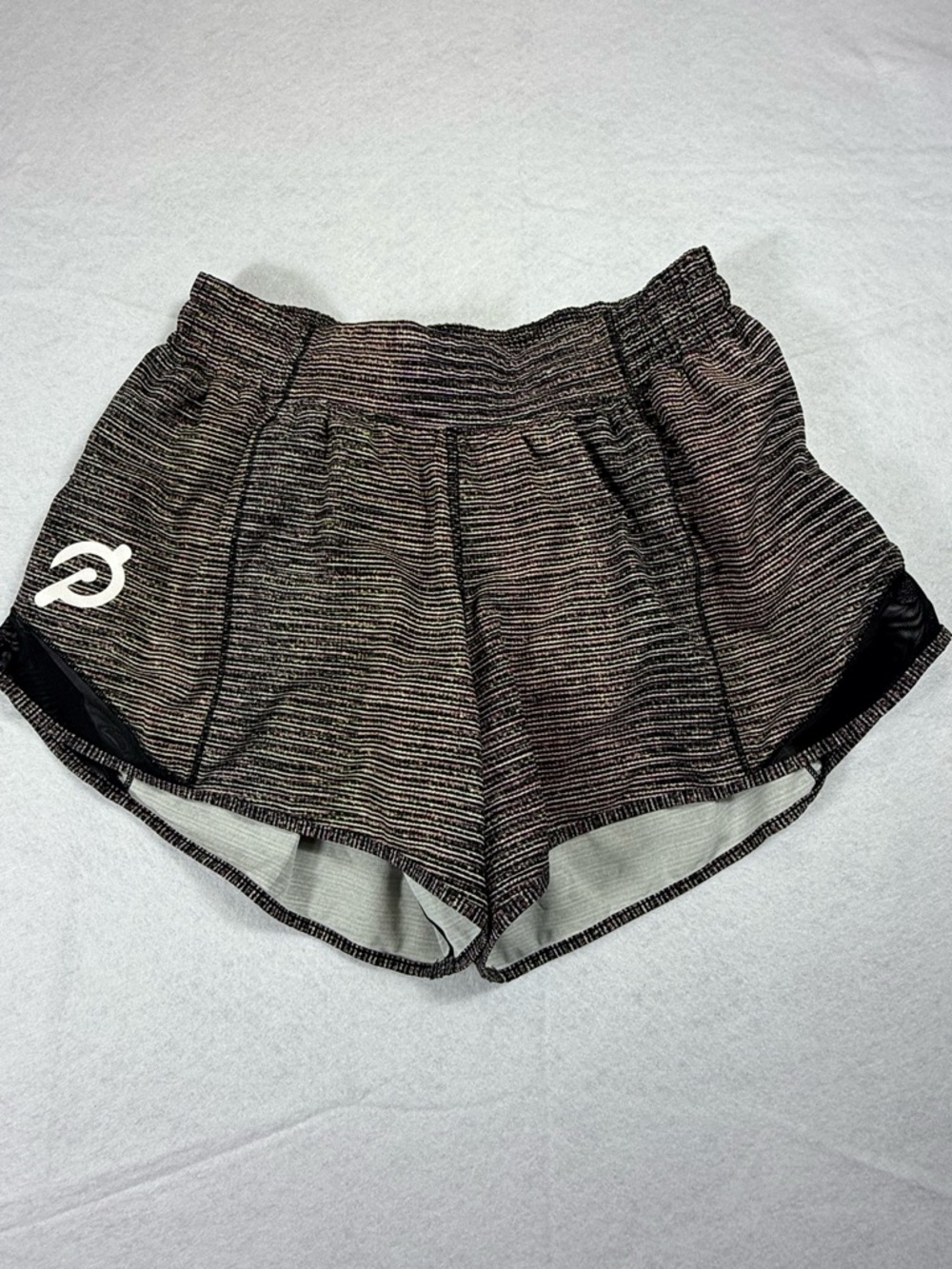 Lululemon Peloton 4” Hotty Hot Shorts 8 Tall - Picture 2 of 6